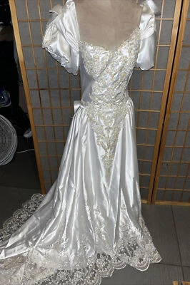 Vestido de novia vintage ALFRED ANGELO de encaje y cuentas manga abullonada talla 8 Foto 1 de 4