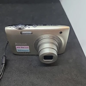 Nikon COOLPIX S3100 14.0MP Digital Camera Silver - Damaged Screen - Picture 1 of 4