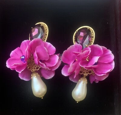 Pendientes con clip Dolce & Gabbana rosa fucsia cristal floral raros ($2,5K) Foto 1 de 4