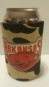 Neoprene Can Cooler Beer Soda UNIVERSITY OF ARKANSAS RAZORBACKS HOGS (CAMO) - Picture 1 of 1