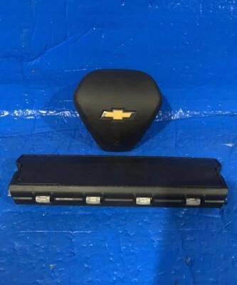 ✅ 2017-2024 Chevrolet malibu driver wheel & driver knee airbag - Image 1 of 3