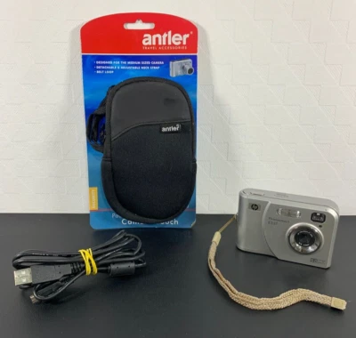 HP photosmart E337 silver 5.0 mega pixels digital camera new case tested  - Image 1 of 4