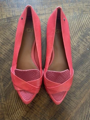 Zapatos planos sin cordones de cuero rojo UGG talla 6 Foto 1 de 4