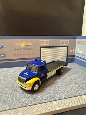 Greenlight HD Trucks S15 International Michelin Flat Bed Loose - Image 1 of 4
