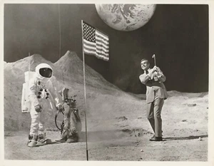 DIAMONDS ARE FOREVER VINTAGE PUBLICITY PHOTOGRAPH 1975 BROWN BROTHERS ARCHIVE - Picture 1 of 3