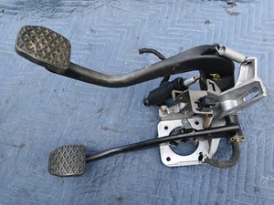 BMW E46 M3 E85 E86 Z4 E83 X3 OEM Clutch Brake Pedal Box Assembly Bracket 99-06#3 - Foto 1 di 10