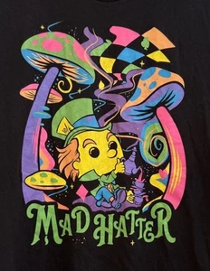 Camiseta Funko Pop Alicia en el País de las Maravillas Sombrerero Loco Luz Negra Talla M - Imagen 1 de 5