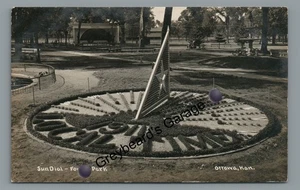 RPPC Forest Park Sonnenuhr Garten OTTAWA KS Kansas Martin Echtfoto Postkarte 2 - Bild 1 von 2