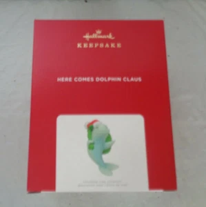 2021 - Hallmark Keepsake - Here Comes Dolphin Claus Ornament - Bild 1 von 1