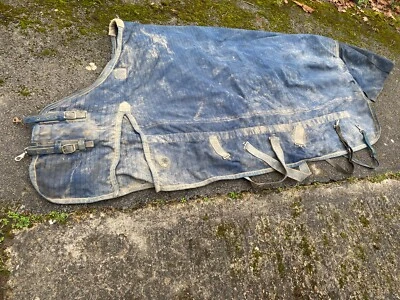 6ft9 Mark Todd Medium Turnout Rug High Denier Fabric WELL USED - Image 1 of 4