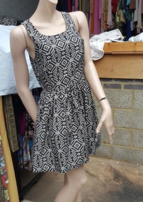 Forever 21  Check Peplum  Black Net V At Back  Short Dress Size M — 第 1/4 张图片