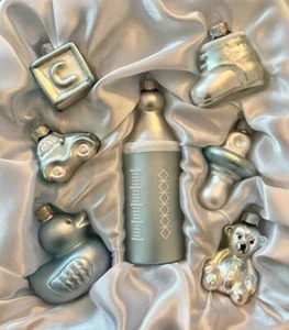 JUEGO DE ADORNOS PARA BEBÉ PRIMERA NAVIDAD NIÑO ~ 7 ~ BOTELLA DE VIDRIO SOPLADO ~ PATO ~ OSO DE PELUCHE ~ BLOQUE - Imagen 1 de 2