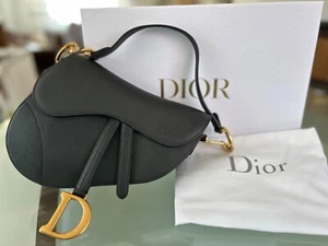 Dior Saddle Bag, Genarbtes Kalbsleder in Schwarz - Bild 1 von 7