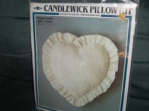 NIP Vintage 1983 MH Yarns Candlewick Pillow kit HEART DS01 14x14 Sealed - Picture 1 of 1