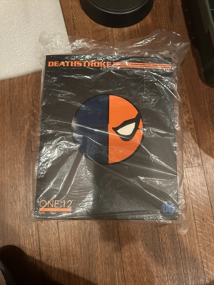 Figura de acción completa Mezco ONE:12 Collective Deathstroke Foto 1 de 1