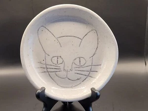 Pottery Cat Dish Etched Cat Face Design Signed - Picture 1 of 11