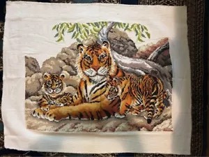 48 cm x 35 cm tiger with cubs needlepoint embroidery tapestry complete MP - Picture 1 of 3
