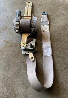 03 04 2003 INFINITY G35 SEDÁN PASAJERO DERECHO CINTURÓN DE SEGURIDAD DELANTERO RETRACTOR BRONCEADO Foto 1 de 3