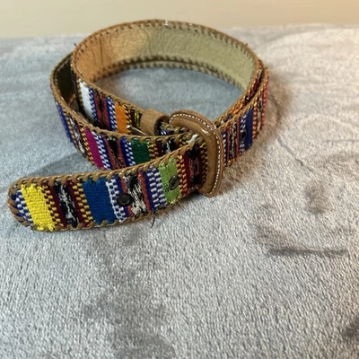 Cinturón vintage talla 34 mecanizado a mano y bordado con borde de punto de látigo Guatemala Foto 1 de 4