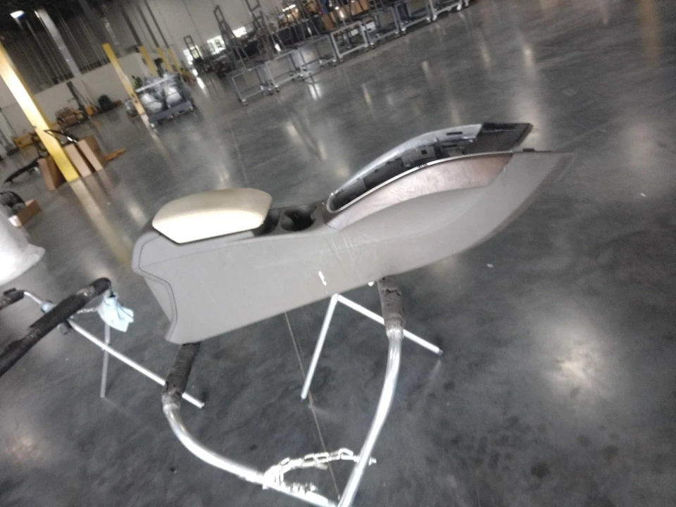 Consola delantera VIN Fp 7º y 8º dígito piso compatible con 09-17 AUDI Q5 548904 Foto 1 de 4