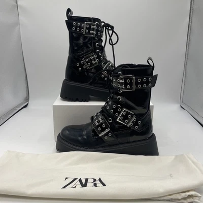 Botines de combate ZARA con tachuelas de cuero sintético negro talla 32 / EE. UU. 1 con bolso Zara Foto 1 de 4