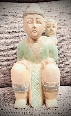 古董木质雕塑西藏雕像人物父亲携带孩子 1920 年代罕见 — 第 1/4 张图片