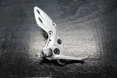 08-17 JUEGO TRASERO DERECHO SUZUKI HAYABUSA GSXR1300 SOPORTE REPOSAPIÉS CONDUCTOR 2008  Foto 1 de 4