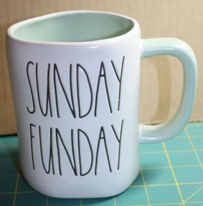 Taza Rae Dunn Colección Artesana de Magenta "DOMINGO FUNDAY"" MARFIL/COMO NUEVA/SIN USAR - Imagen 1 de 4