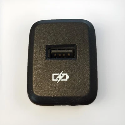 2018-2024 BUICK ENCLAVE REAR RIGHT OR LEFT QUARTER PANEL USB OUTLET OEM 13527225 - Image 1 of 4