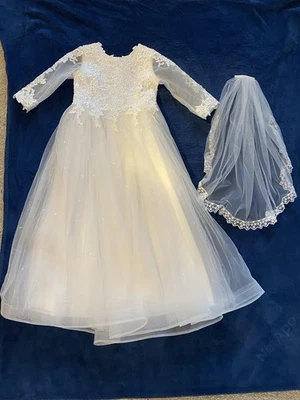 First Communion Dress Size 8 To 9 With Veil - Image 1 of 4