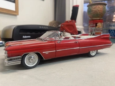 DANBURY MINT 1959 CADILLAC SERIES 62 CONVERTIBLE 1:24 SCALE DIE-CAST METAL CAR - Image 1 of 4