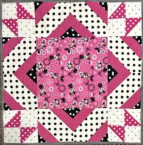 Baby Quilt Handarbeit Patchwork Krippe Decke 38" x 38" Minnie Mouse rosa NEU - Bild 1 von 4