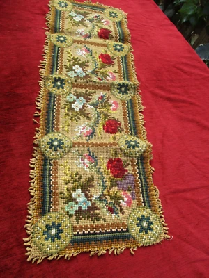 Dessus de meuble tapisserie main ancien XXe  79 cm x  26 cm - Photo 1/4