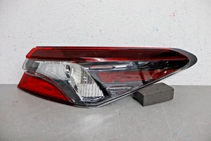 Toyota Camry SE 2018 2020 luz trasera lateral derecha - Imagen 1 de 12