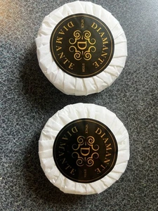 ROSA DIAMANTE Vege. Saponi rotondi a base avvolti singolarmente 2 x 2,8 oz nuovi - Foto 1 di 4