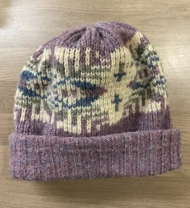 Sombrero púrpura de lana pura Fair Isle para mujer hecho en el Reino Unido - Imagen 1 de 5