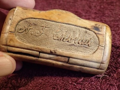 ANTIQUE 1800-s SIGNED BURL WOOD SNUFF TOBACCO BOX FOLK ART SWEDEN SWEDISH - Image 1 of 4