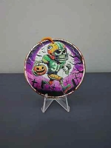 MINI INSEGNA GREEN BAY PACKERS SPETTRALE HALLOWEEN ZOMBIE RUNNING BACK METALLO ORNAMENTO - Foto 1 di 2