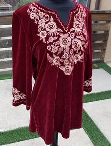 NWT Paparazzi Johnny Style Red Velvet Floral Embroidered Blouse Top S - Picture 1 of 8