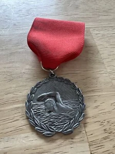 Medaglia nuoto vintage con nastro rosso - Foto 1 di 7