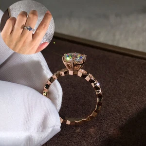 Elegantes anillos redondos enchapados en plata 925 con correa de zafiro blanco para boda de mujer - Imagen 1 de 9