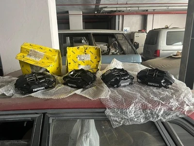 Новый комплект передних и задних тормозных суппортов от оригинального производителя Ferrari F355 — полный комплект - Изображение 1 из 4