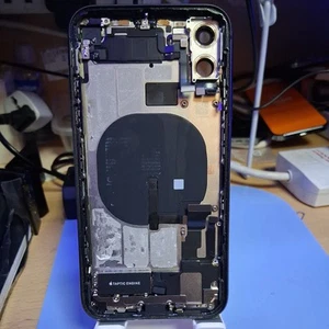 GENUINE 💯Apple iPhone 11 Housing Rear Chassis Cover inc parts pictured - Zdjęcie 1 z 2