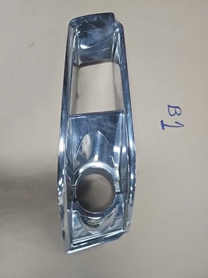 Bisel antiniebla delantero cromado Cadillac CTS 2009-2013 lado derecho OEM 15904575 Foto 1 de 4