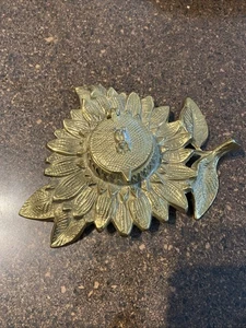CARABEO VITTORIANO ANTICO vintage ART NOUVEAU revival egiziano ottone INKWELL - Foto 1 di 7