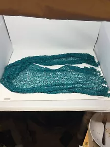 Sciarpa trasparente nuova con etichette Cato 74,5"" by 16,5"" rettangolare blu-verde maglia sciolta con nappe - Foto 1 di 8
