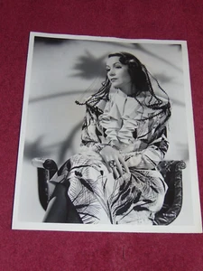 ORIGINAL 1943 8" X 10" DOLORES DEL RIO FASHION PUBLICITY PHOTO - Picture 1 of 2