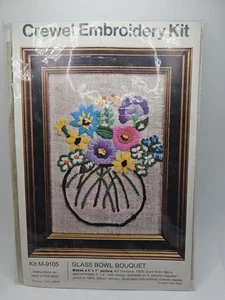 Kit ricamo crewel vintage anni 70 "boccia in vetro bouquet di fiori" 5x7 - Foto 1 di 4
