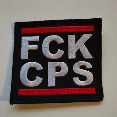 Patch „FCK CPS“ – gestickter Statement-Aufnäher – schwarz/weiß/rot - Image 1 of 2
