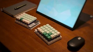 Biba40 Split Keyboard – Wireless Mechanical Keyboard (ZMK, Bluetooth, Custom) - Picture 1 of 7